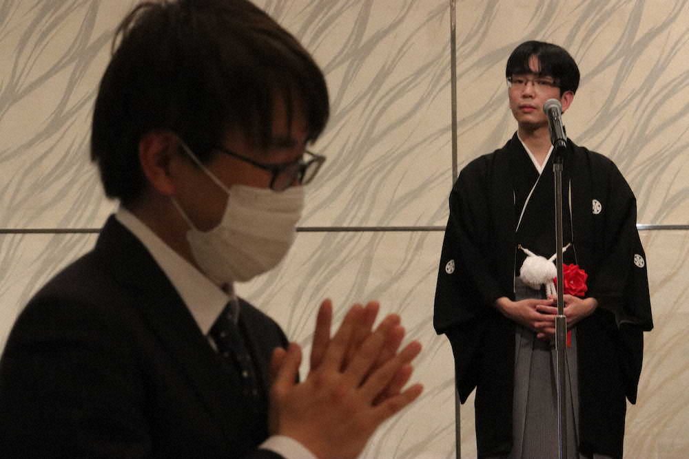 【画像・写真】豊島竜王　来期防衛戦へ「一日一日精進したい」、就位式で声援に感謝