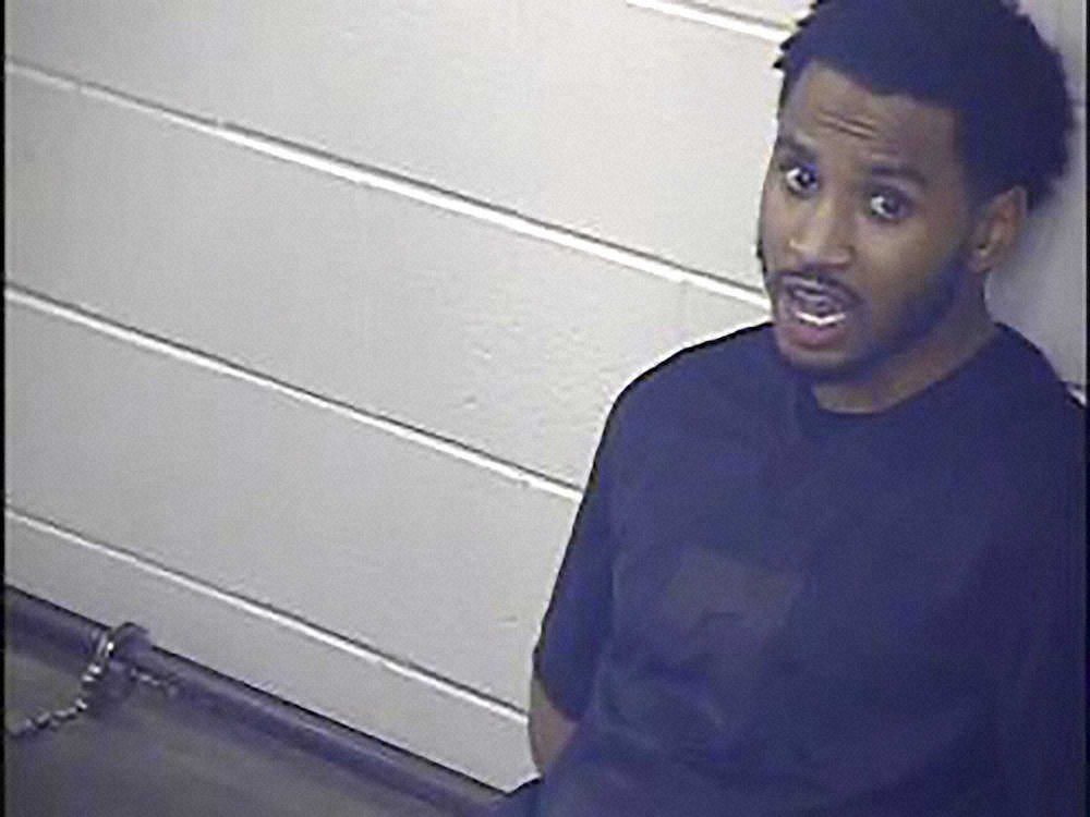 【画像・写真】米国の男性歌手がNFL観戦で逮捕　マスクを着用せず警官ともみ合い