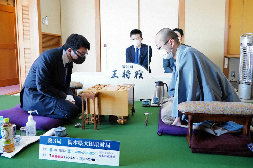 【画像・写真】渡辺王将、3連勝で防衛王手！永瀬王座を115手で破る　第70期王将戦7番勝負第3局