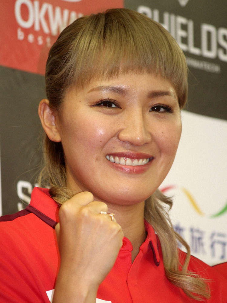 【画像・写真】丸山桂里奈、困惑「え、だれ？」　フロントガラスに出所不明の紙袋　フォロワー予想「COW COWかと」