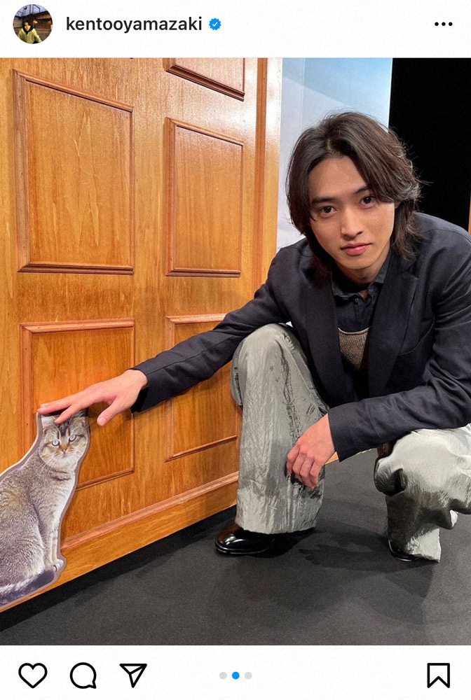 【画像・写真】山崎賢人　「夏への扉」完成報告会のセットで遊ぶ姿にフォロワー「可愛すぎ」「眼福」