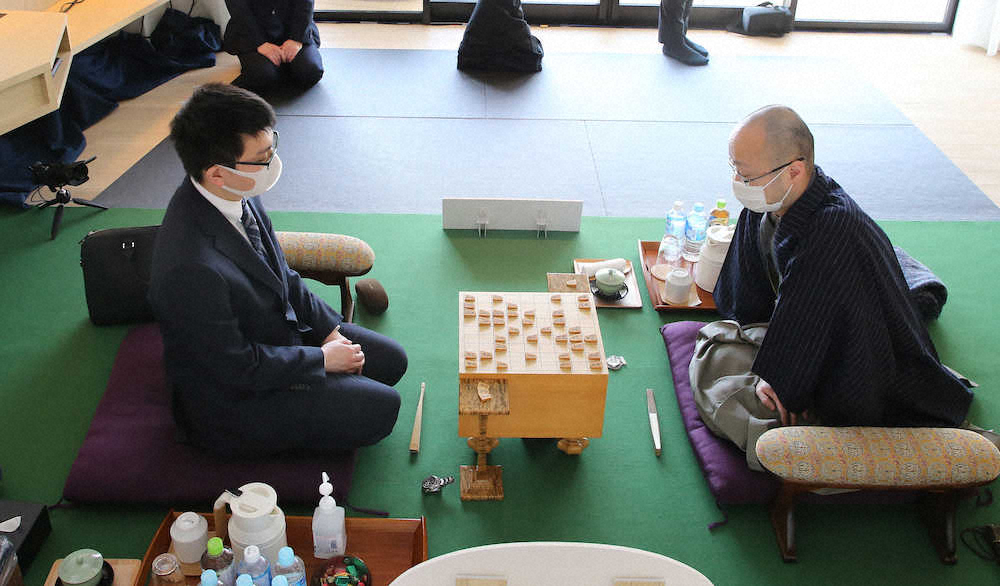 【画像・写真】第70期王将戦7番勝負第4局　先手の永瀬王座が71手目を封じて1日目終了