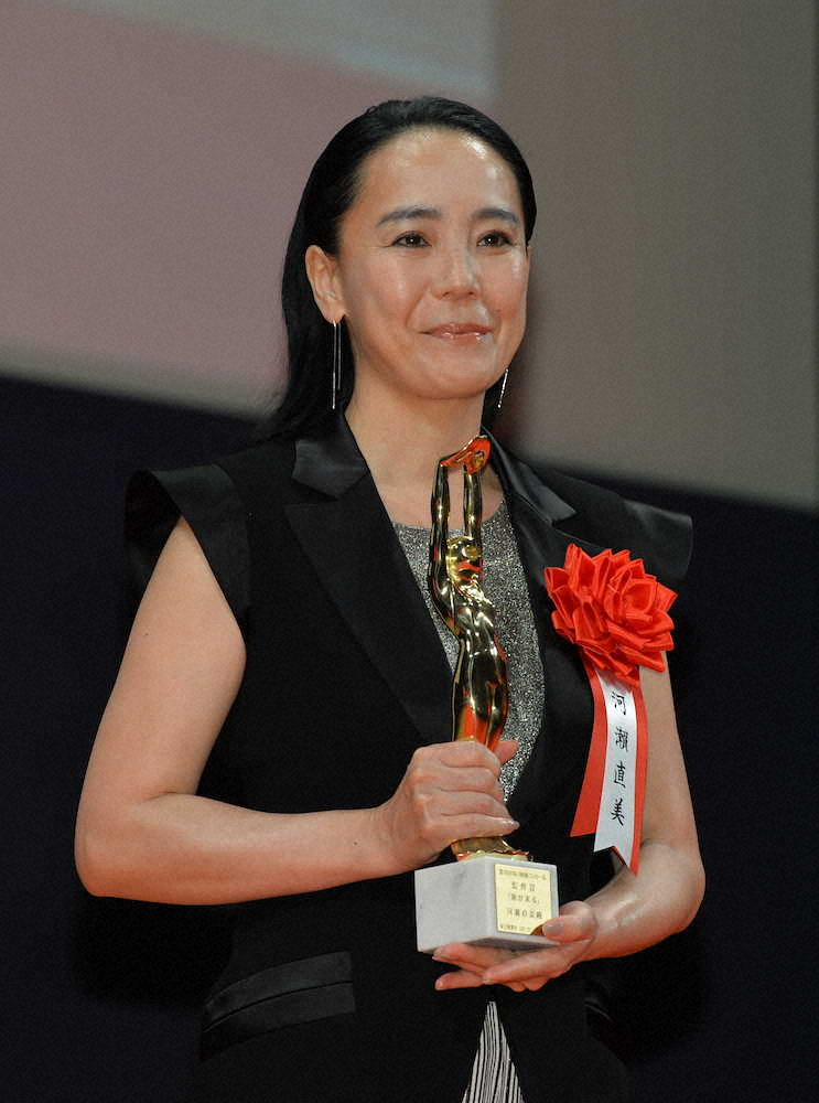 【画像・写真】監督賞の河瀬直美監督「100年、1000年先の人たちにも作品を届けたい」