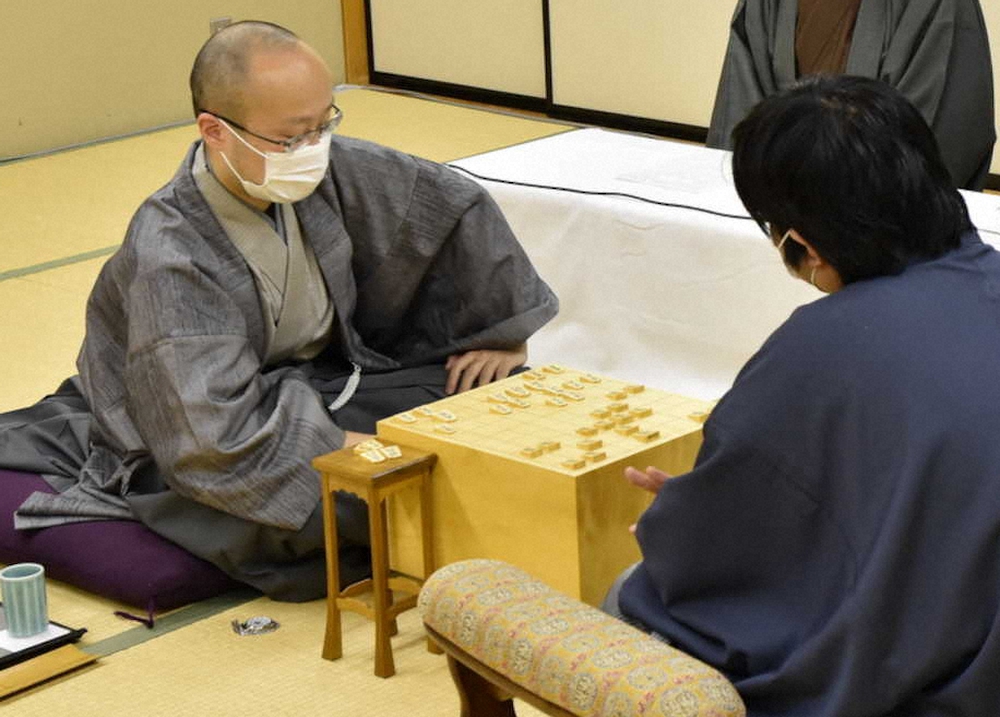 【画像・写真】渡辺棋王、糸谷八段に雪辱　意表の端攻めで1勝1敗のタイ　棋王戦第2局