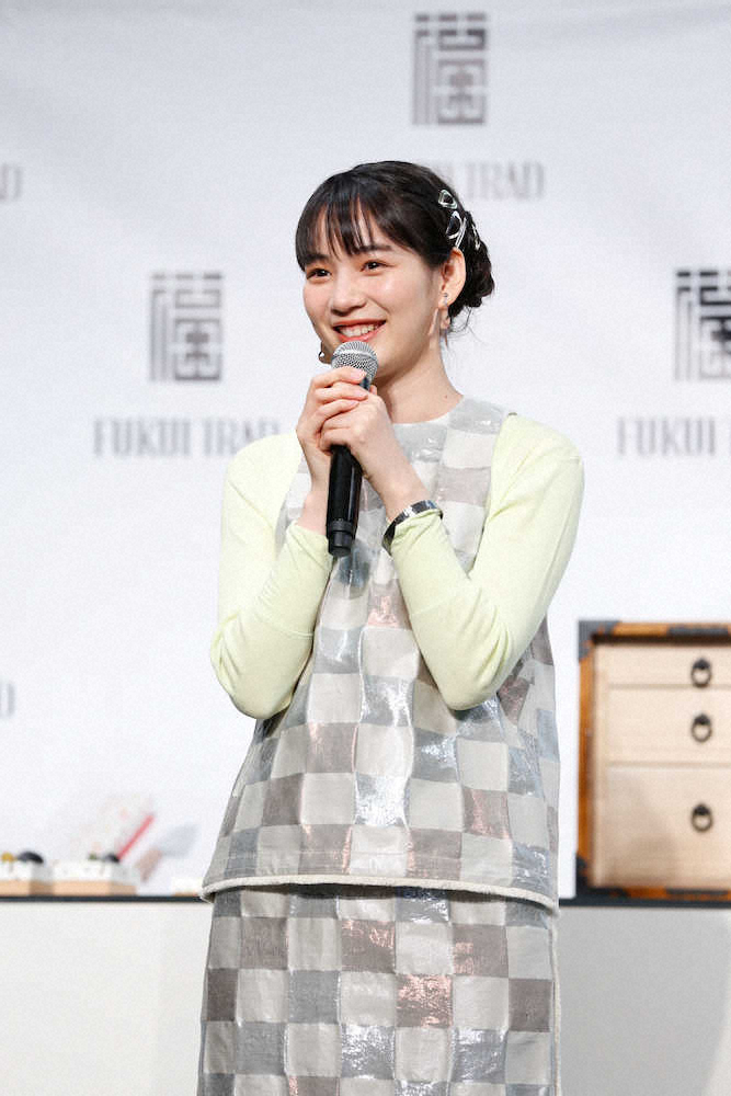 【画像・写真】のん　釜見てお風呂？“天然”発揮　福井県の伝統工芸品PR
