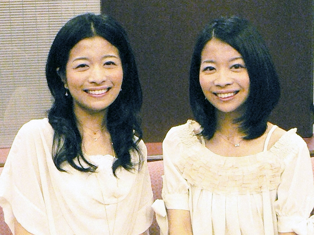 三倉茉奈（左）と佳奈