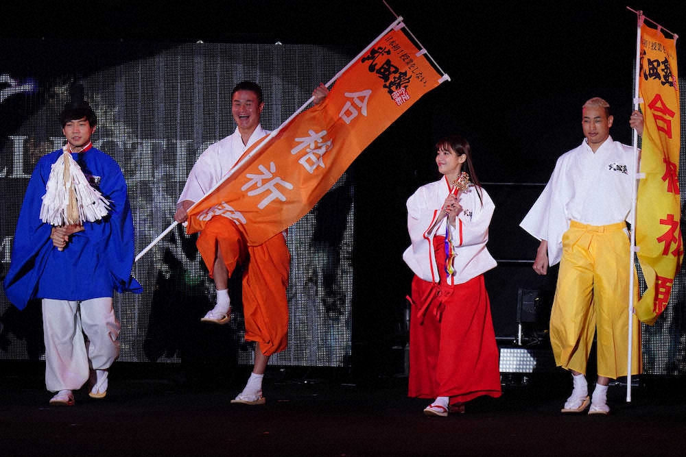 【画像・写真】TGC「武田塾」ステージでティモンディが神主に　「やればできる！」で受験生にエール