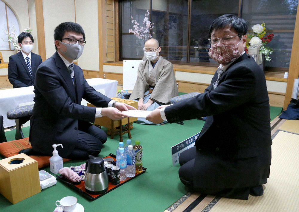 【画像・写真】第70期王将戦7番勝負第5局佐賀対局　永瀬王座が56手目を封じて1日目終了