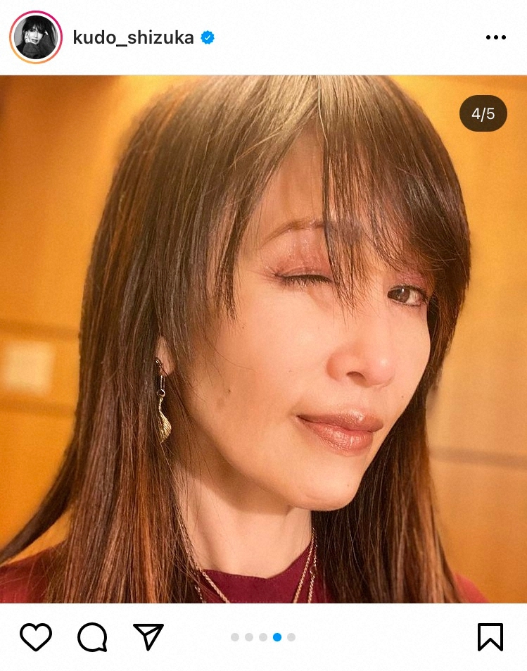 【画像・写真】工藤静香　スタイル抜群ディオールで装い　ウインク写真にフォロワー「ズッキューーーン！」
