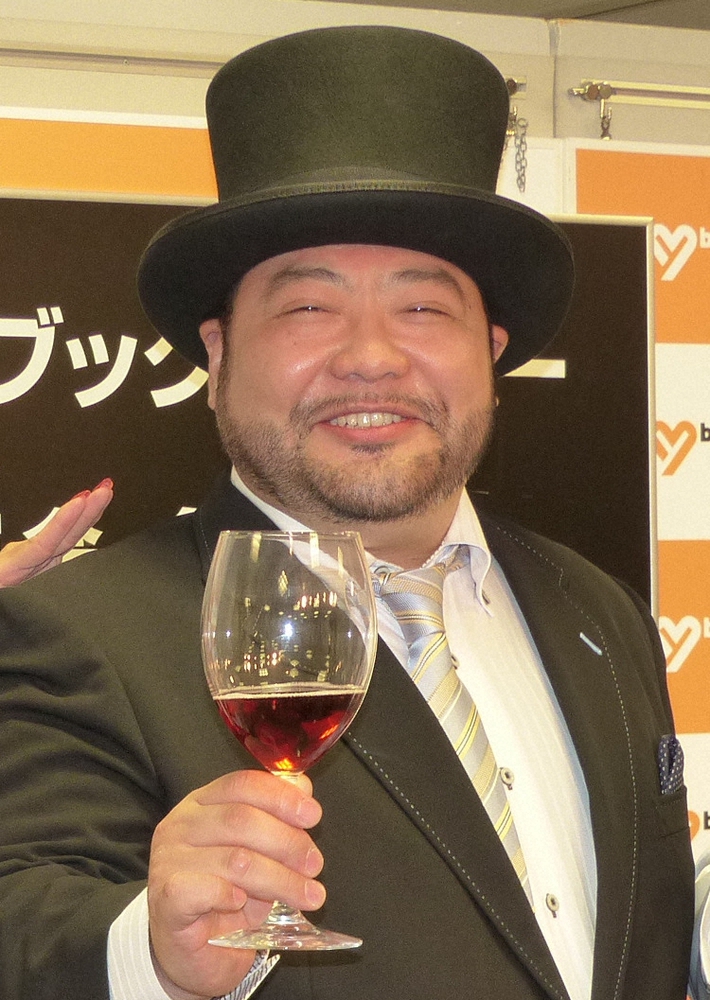 お笑いコンビ「髭男爵」の山田ルイ53世