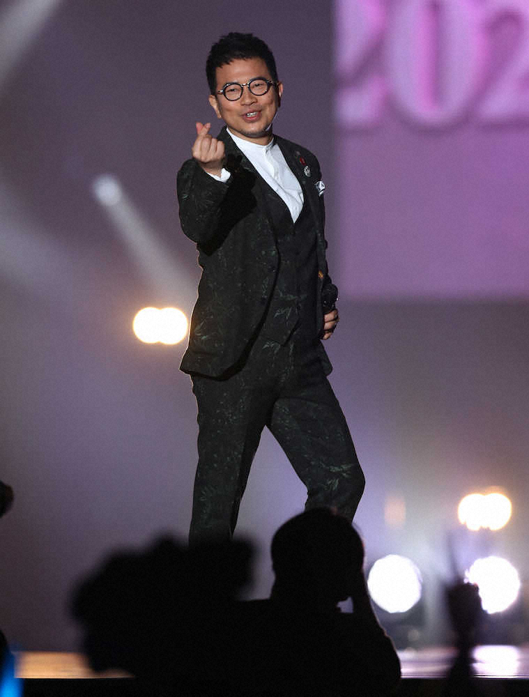 【画像・写真】宮迫博之　大観衆に「震えてます！」　関西コレクションでメーンMC