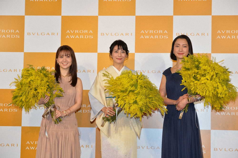 国際女性デーを記念したトークイベントに出席した、（左から）大島優子、柴咲コウ、伊藤詩織氏