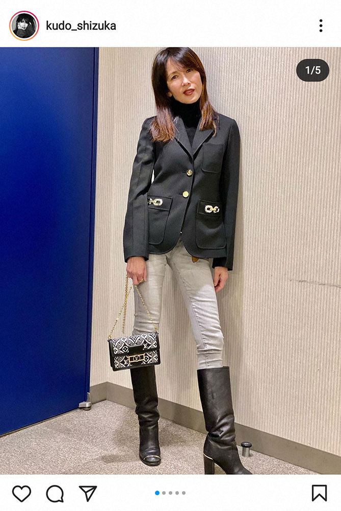 【画像・写真】工藤静香　ヴィトンのお気に入りジャケット姿披露　バッグとお揃い「裏地も可愛い」