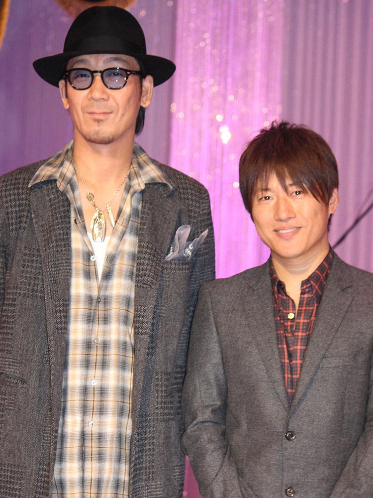 デュオ「コブクロ」の黒田俊介（左）と小渕健太郎