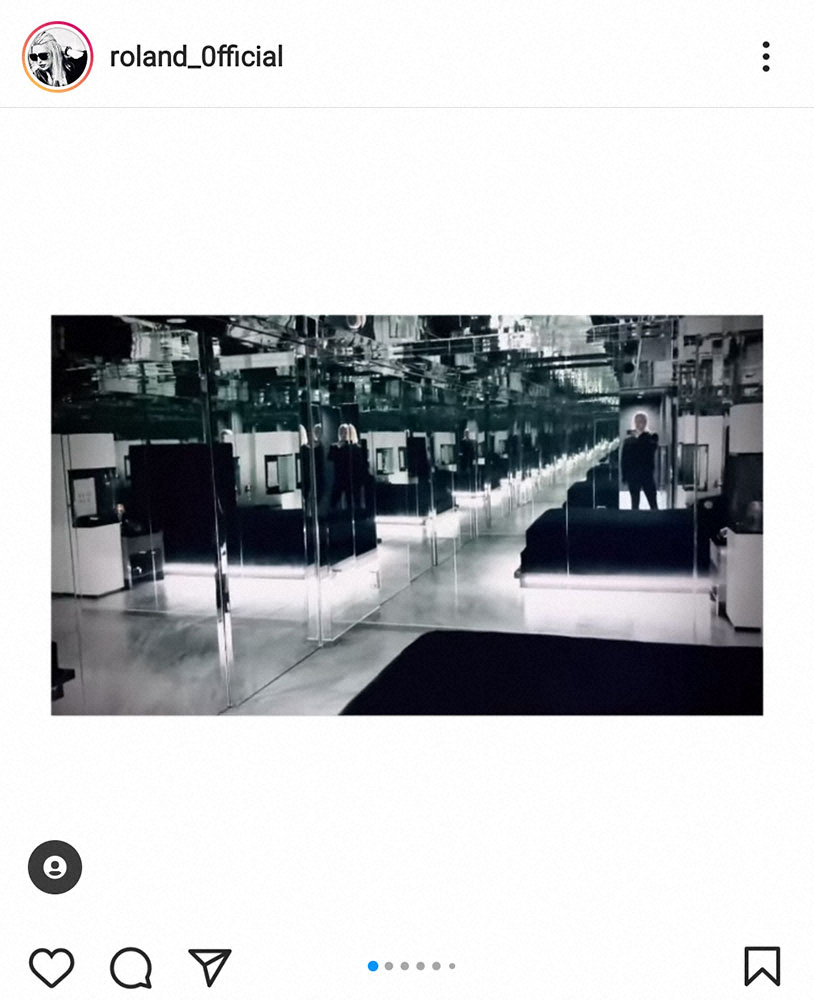 【画像・写真】ROLAND「最高の家具は空間」寝室改装し床以外全面鏡に　ファンも驚き「マトリックスの世界みたい」