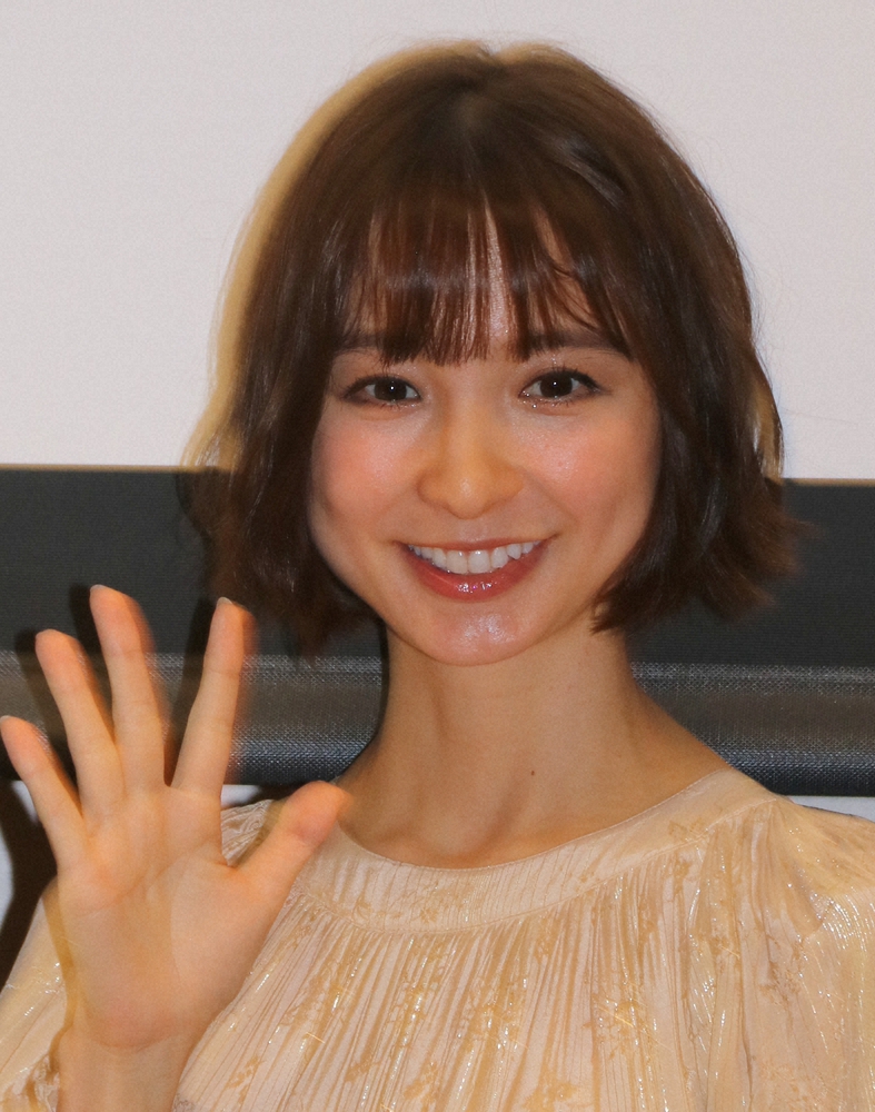 【画像・写真】篠田麻里子　35歳ケーキとのバースデーショットに「ビューティフル」「愛されてる～」の声