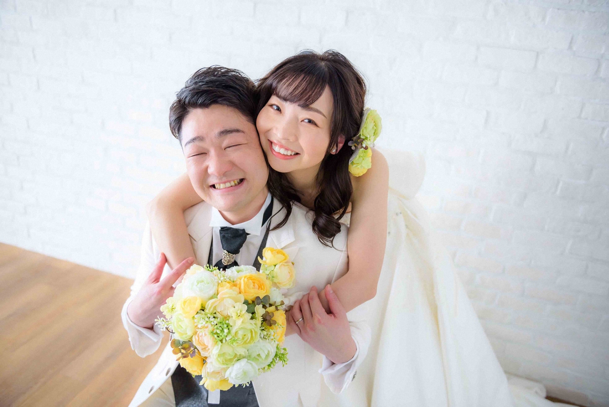 結婚を発表した「ダニエルズ」望月隆寛（左）と女性ピン芸人石出奈々子