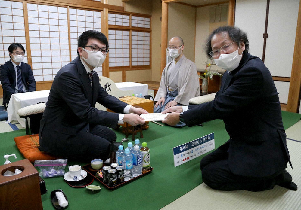 【画像・写真】王将戦第6局　14年ぶり千日手　渡辺王将、残り時間懸念　永瀬王座、先手放棄し路線変更