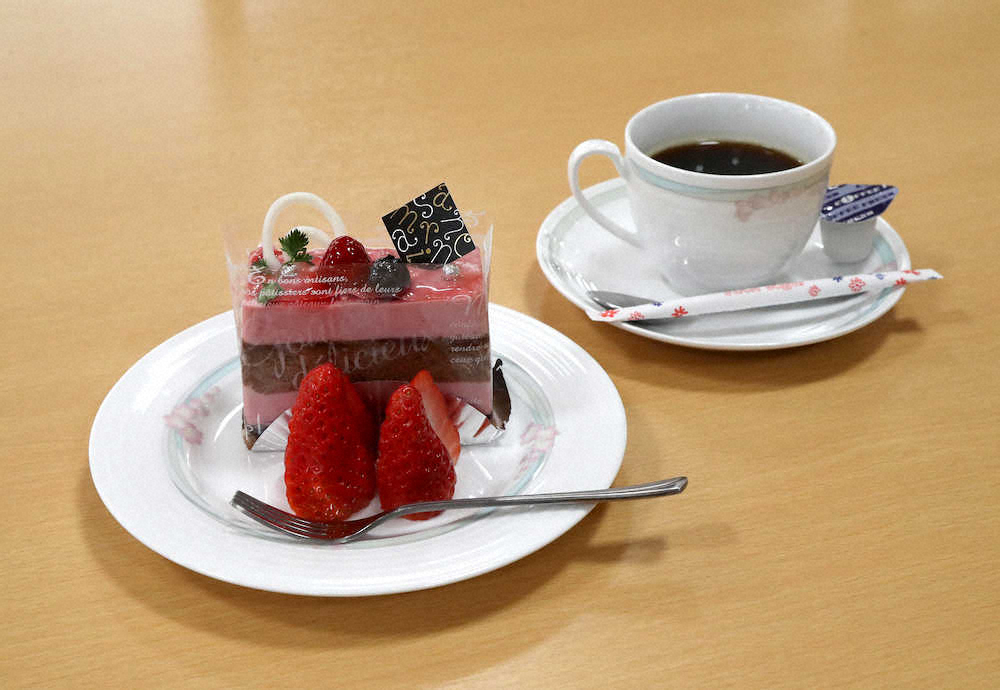 【画像・写真】渡辺王将、永瀬王座ともに「ベリーとチョコのケーキ」　王将戦第6局午前のデザート