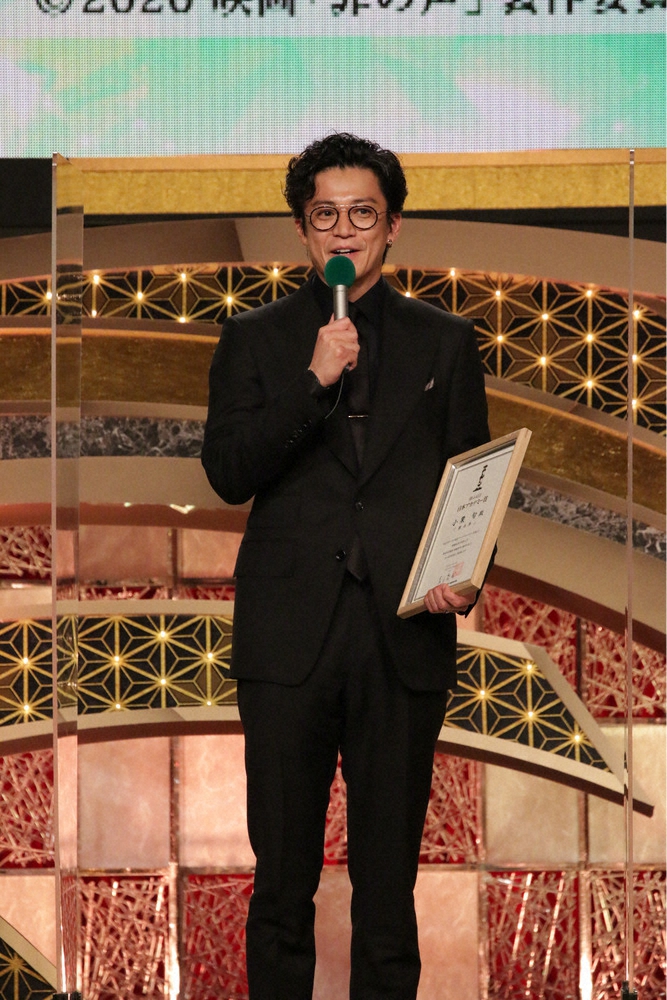 第44回日本アカデミー賞で話題賞・俳優部門を受賞した小栗旬（C）日本アカデミー賞協会