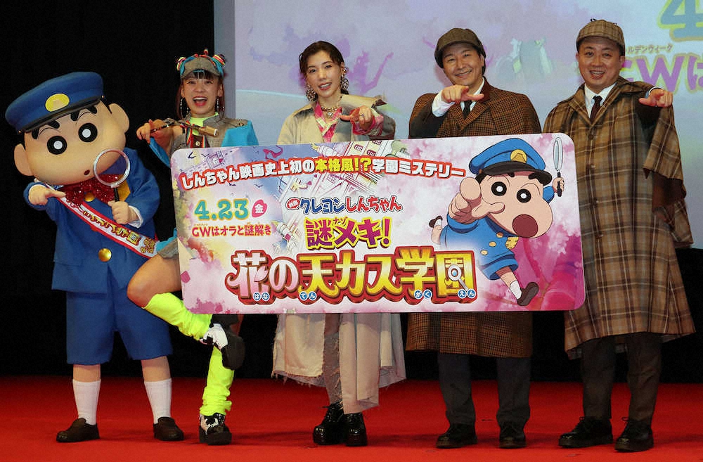 映画の完成披露試写会に出席した（左から）しんちゃん、フワちゃん、仲里依紗、チョコレートプラネットの2人