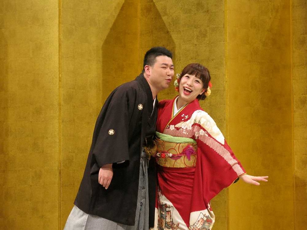 結婚を発表した吉本新喜劇の森田まりこ（右）と清水啓之