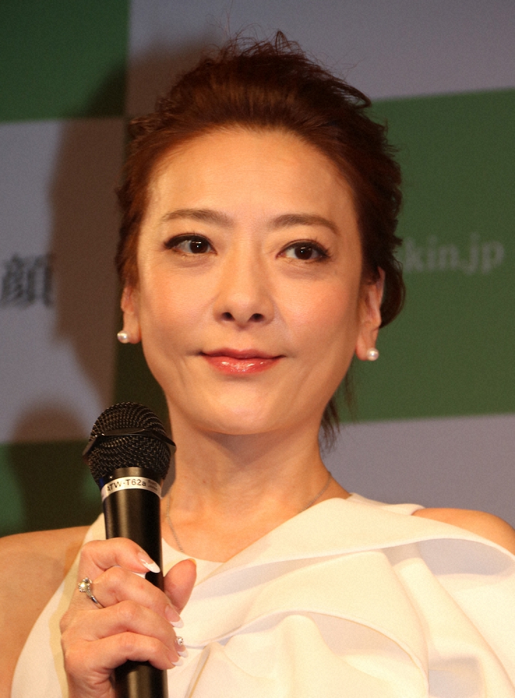 【画像・写真】西川史子　50歳くびれたウエスト披露　美ボディーに「細い！」「美魔女すぎる」