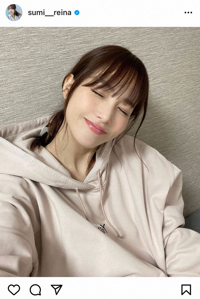 【画像・写真】鷲見玲奈　目を閉じて笑顔の上機嫌な写真に「キス顔」「すごい美人」「最高の笑顔」