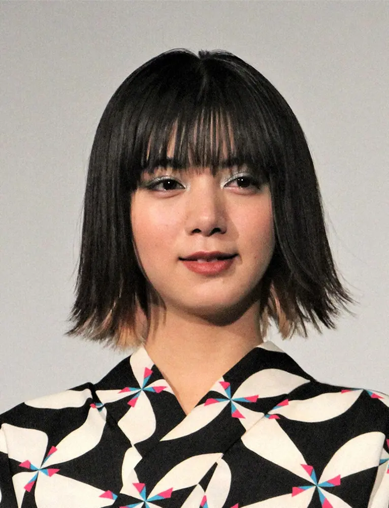 【画像・写真】池田エライザ　24歳最後の日に“美脚ショット”披露　ファンからは「やっぱスタイル抜群」の声
