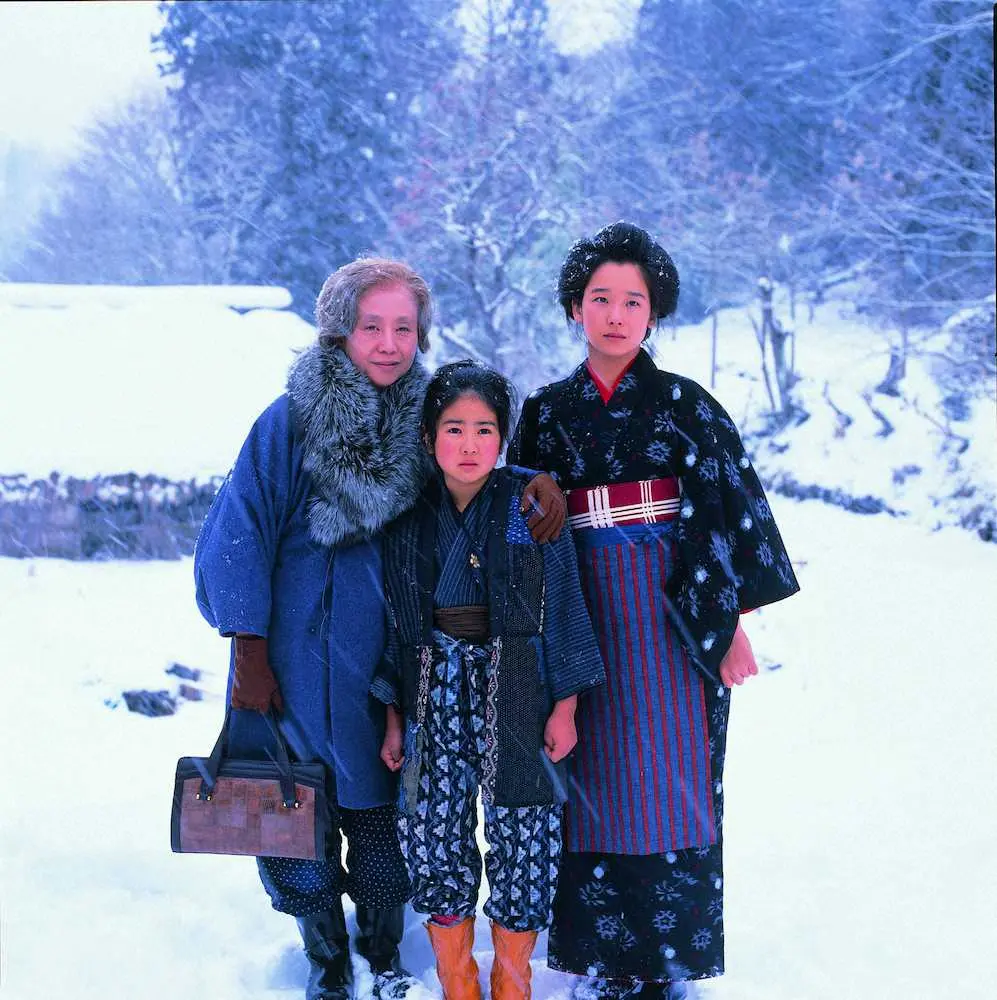 NHK「おしん」。左からおしんの中老年期を演じた乙羽信子さん、少女期を演じた小林綾子、青春～成年期を演じた田中裕子　