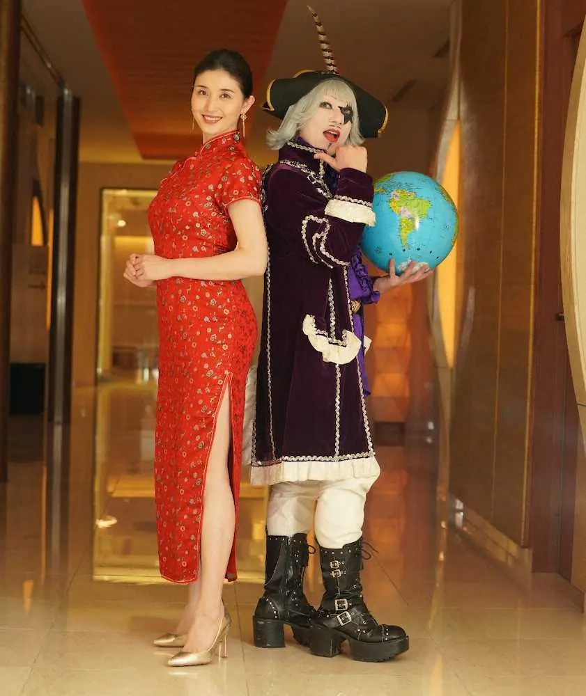 おなじみの宇宙海賊衣装のゴー☆ジャスとチャイナドレスで登場した橋本マナミ