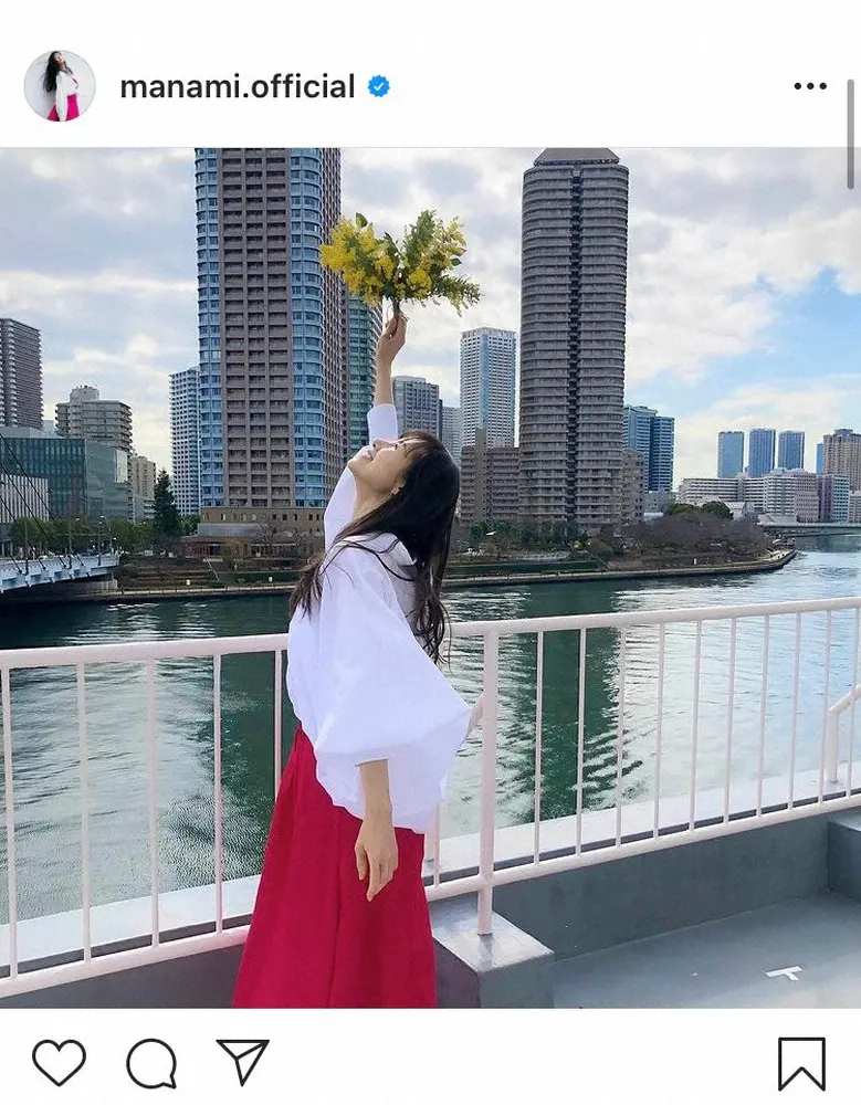 【画像・写真】小西真奈美　笑顔の“巫女さんコーデ”姿に「神々しい」「いつ見ても綺麗」の声