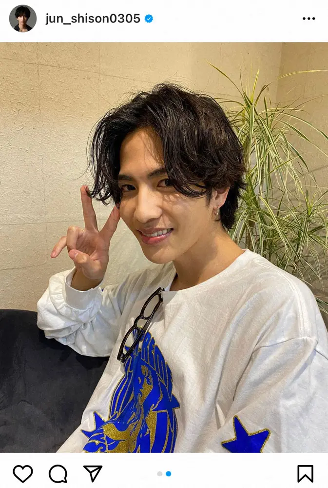 【画像・写真】志尊淳　インスタで仕事復帰を報告しピースする元気な姿に「おかえり」「笑顔見られてうれしい」の声