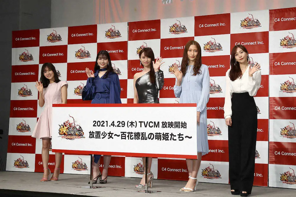 【画像・写真】深キョン恥ずかしい!?ギラギラのドレスで登場「優しい目で見ていただけたら」