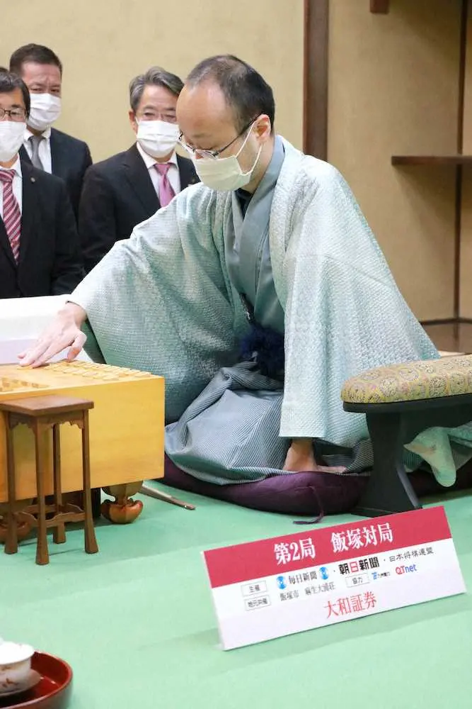 【画像・写真】将棋名人戦第2局第1日　先手・渡辺名人、51手目を封じる