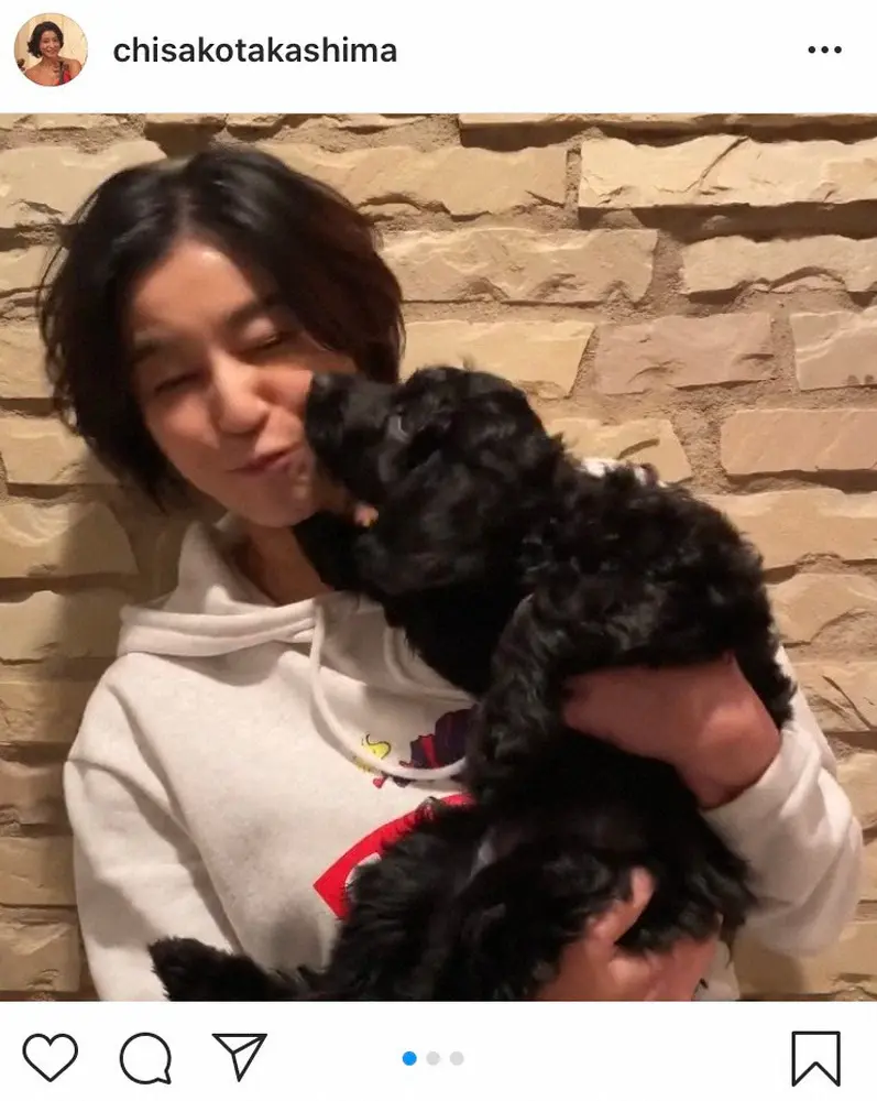 【画像・写真】高嶋ちさ子　溺愛する愛犬とのスキンシップ披露　「とっても仲良くて可愛いです」と反響
