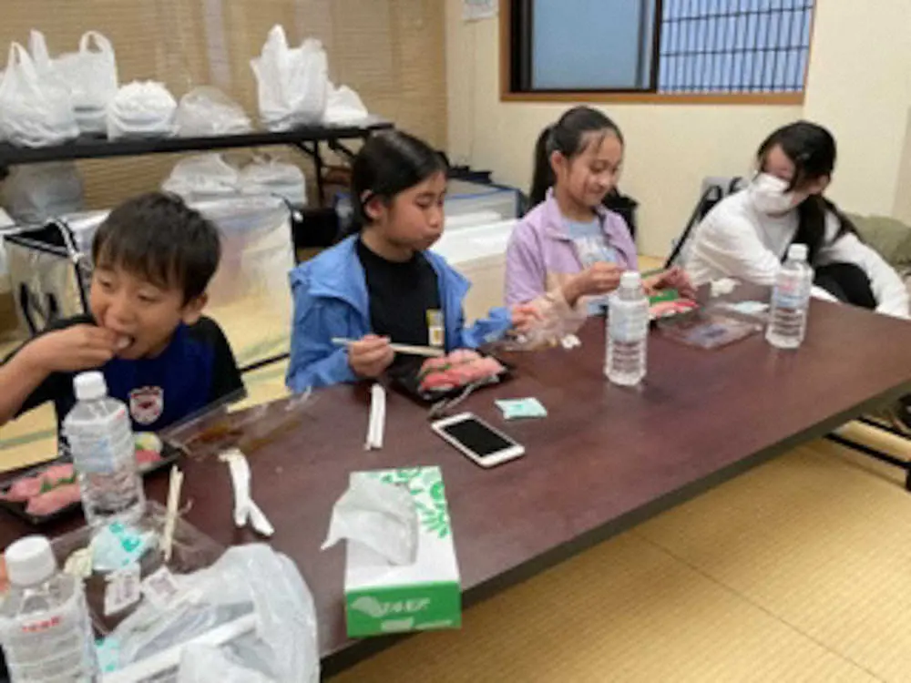 【画像・写真】日本一背の高いアナ・子守康範が足長おじさんに！マグロ1本から寿司800貫、子供食堂で提供