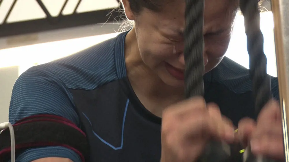 バレーボール女子日本代表・長岡は過酷なリハビリに涙を流す場面も（C）TBS