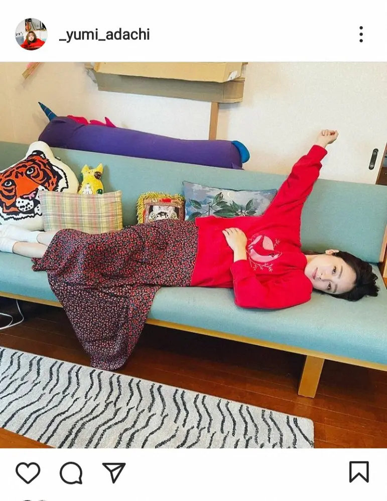 【画像・写真】安達祐実　動物クッションと一緒に「だらりん。」寝そべりショット披露に「雑誌の表紙になってほしい」の声