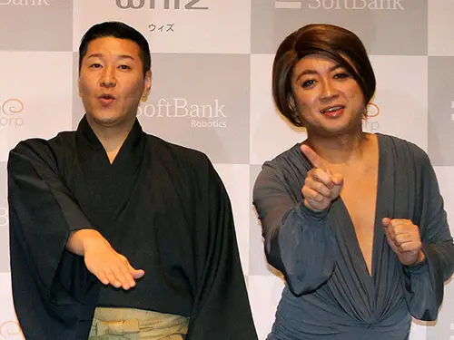 お笑いコンビ・チョコレートプラネットの長田庄平(左)と松尾駿