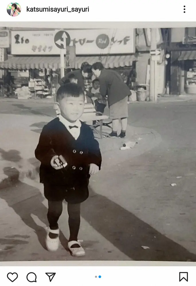 【画像・写真】「かつみ・さゆり」さゆり　幼稚園時代の「天然白黒」写真披露　ファン「美少女」「お顔は既に完成」と絶賛