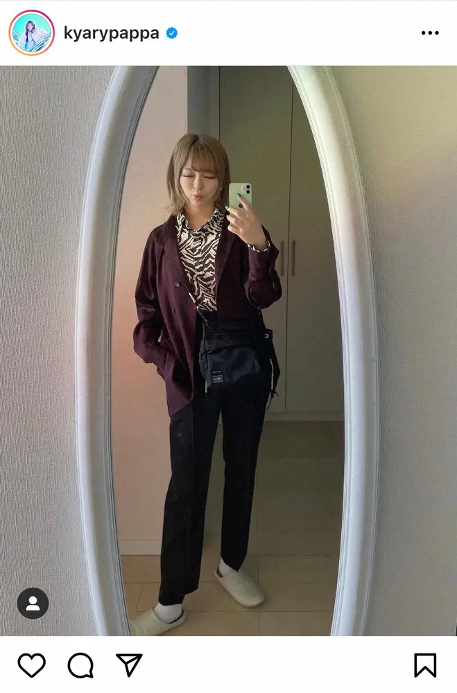 【画像・写真】きゃりー　私服コーデで目をつぶり、唇とがらせ…「かわいすぎ」「大人の女性感がプンプン」の声