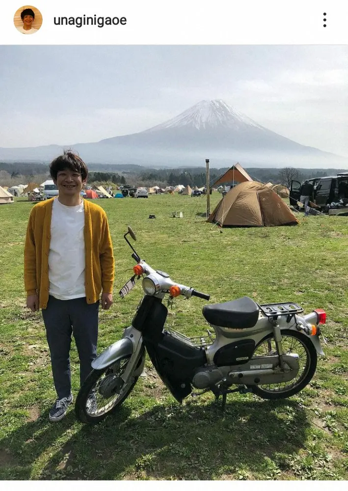 【画像・写真】銀シャリ・鰻和弘　愛車スーパーカブと富士山バックに2ショット披露　「ピッタリ」「いいバイク」の声