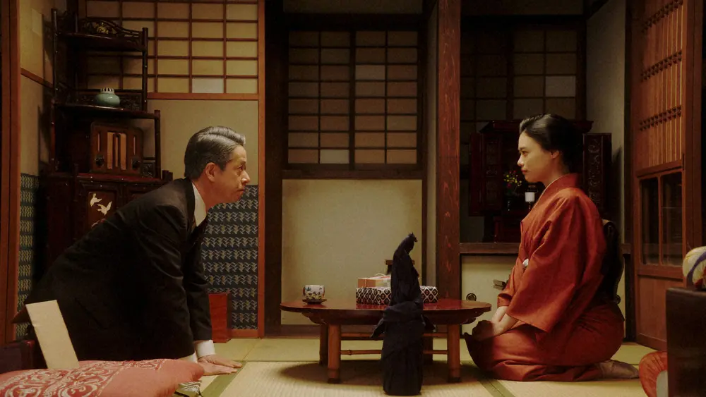 【画像・写真】【明日5月10日のおちょやん】第111話　熊田が千代に渡したもの　一平が書き上げた新作の台本だった