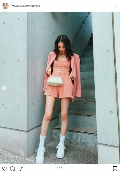 【画像・写真】河北麻友子　ピンクショーパンから大胆に美脚披露「加工なしでこれはやばい」「スタイル良すぎ」の声