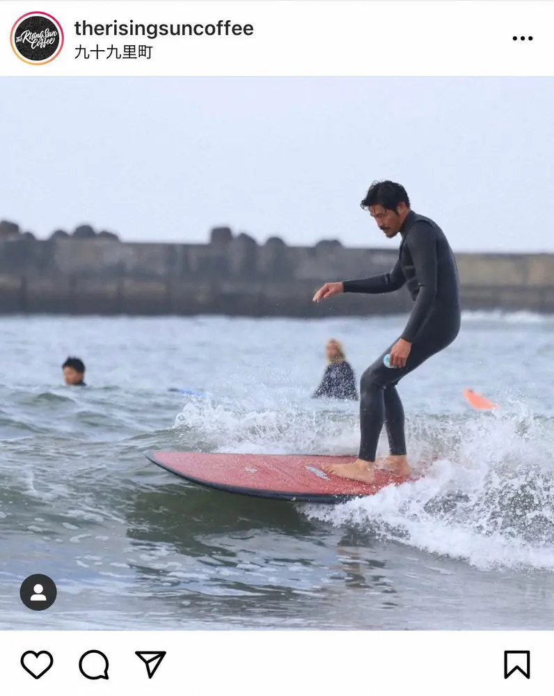 【画像・写真】坂口憲二　「脚のリハビリ」兼ねたサーフィン姿に称賛の声続々「海が似合う」「いつ見ても素敵」