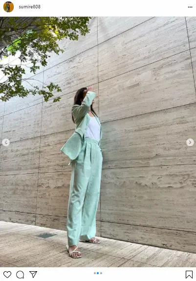 【画像・写真】すみれ　セットアップで抜群のスタイル披露に「かっこいい」「脚のラインが長くて綺麗」