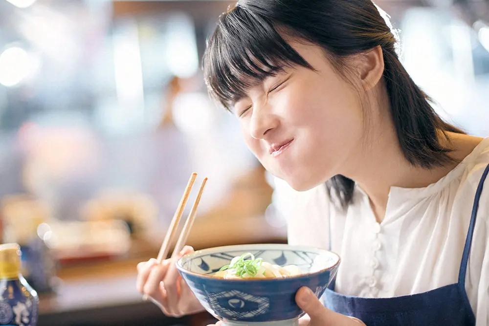 丸亀製麺の「食いっプリ！グランプリ！」で初代“食いっプリンセス”として選ばれた鳥取在住の女子高生・西山こころさん