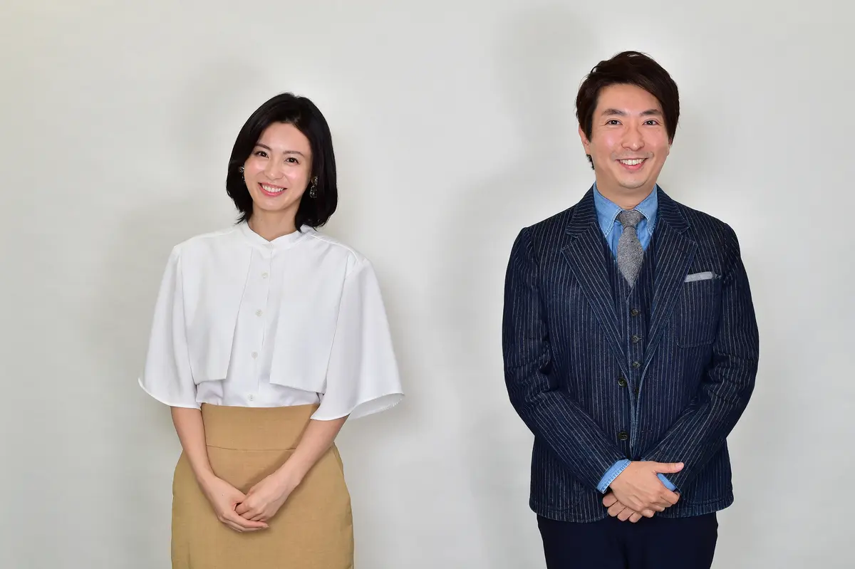 TBSラジオ「ONE－J」のパーソナリティーを務める本仮屋ユイカ（左）と有村昆