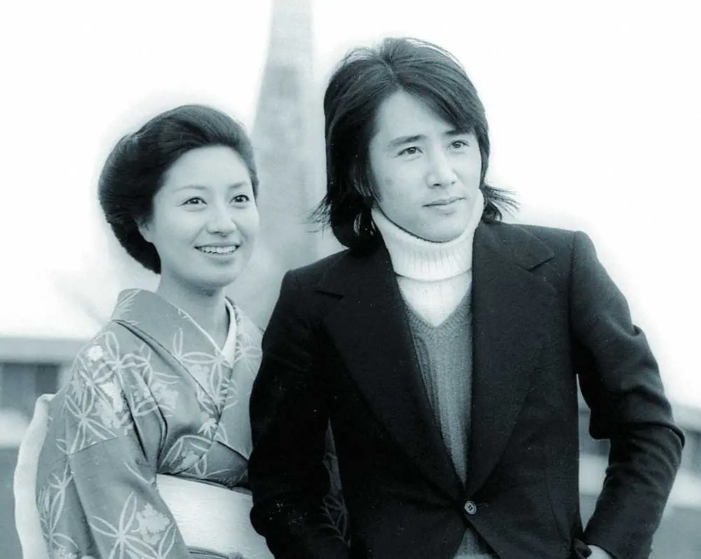 1976年、ドラマ「鳴門秘帖」制作発表に出席した田村正和さんと三林京子